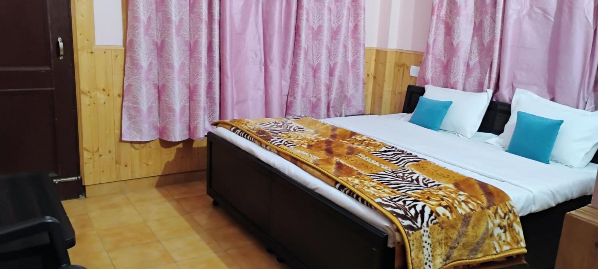 Thakur Homes- Couple And Family Friendly Homestay Шимла Екстериор снимка